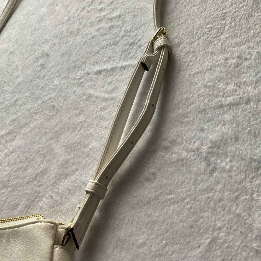 Juicy Couture Cross Body Bag - Picture 6 of 6